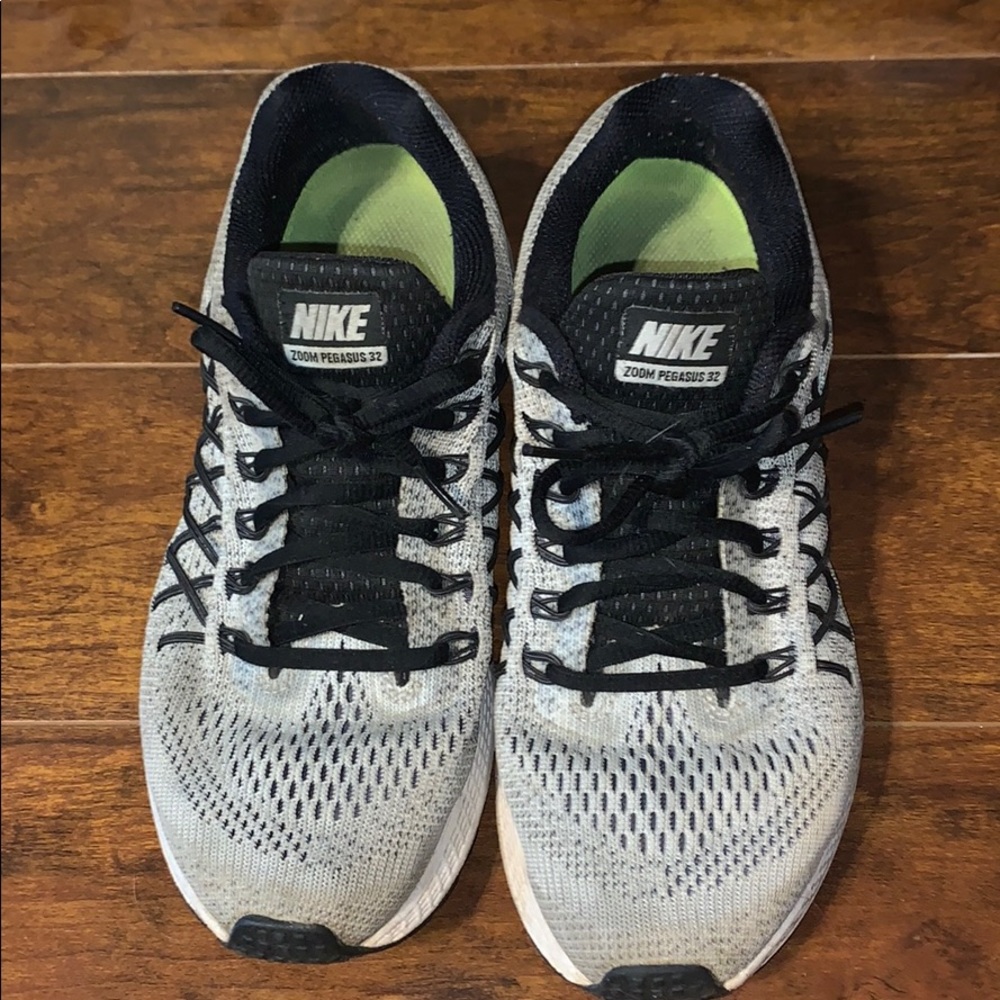 Nike Zoom Pegasus tennis shoes